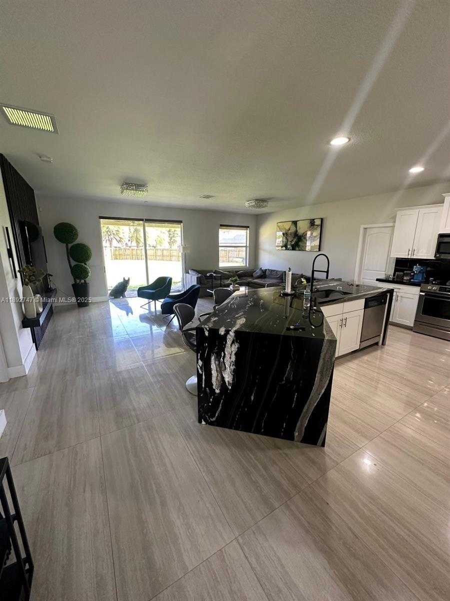 Small Image of 12944 SOUTH WEST 222ND ST, Miami Number 5