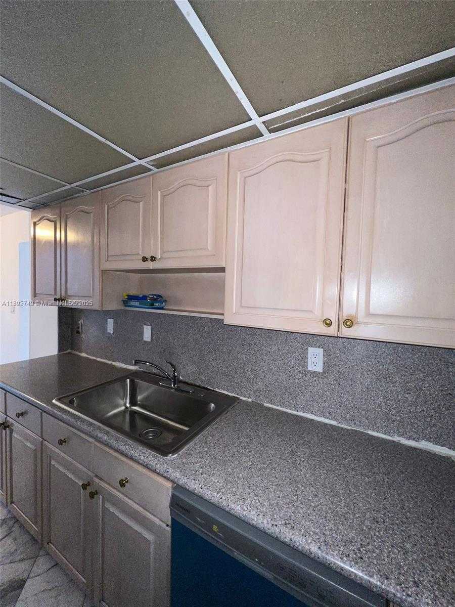 Small Image of 17600 NORTH BAY RD #N702, Sunny Isles Beach Number 7