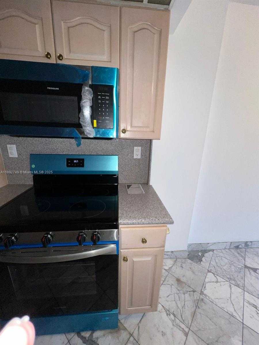 Small Image of 17600 NORTH BAY RD #N702, Sunny Isles Beach Number 9