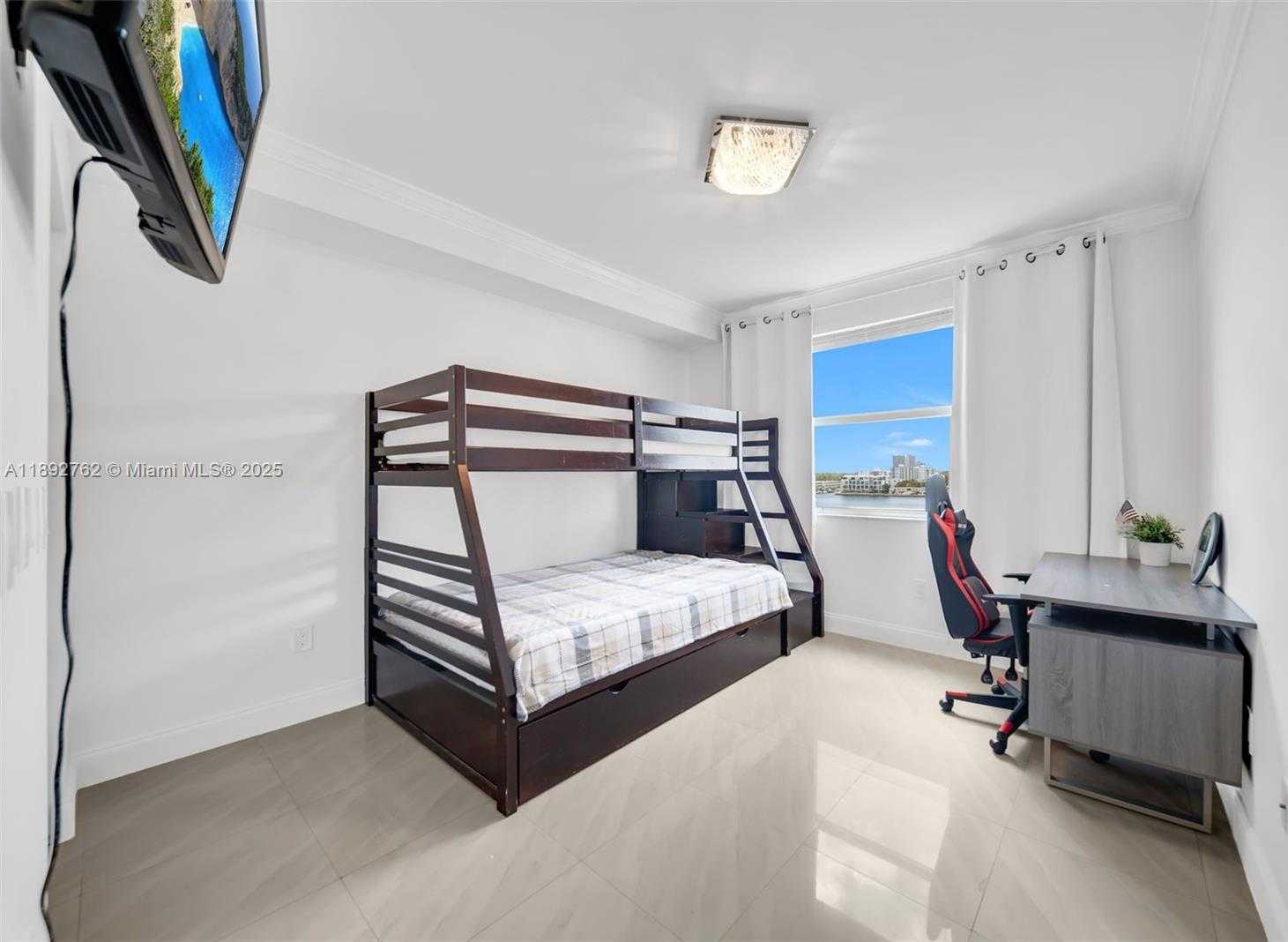 Small Image of 17150 NORTH BAY RD #2705, Sunny Isles Beach Number 12