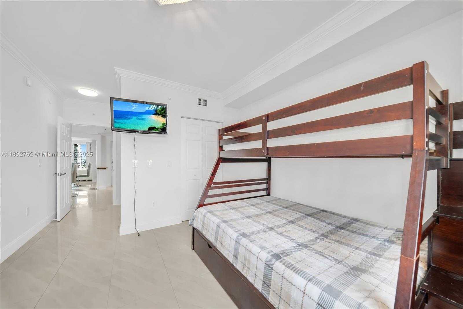 Small Image of 17150 NORTH BAY RD #2705, Sunny Isles Beach Number 13