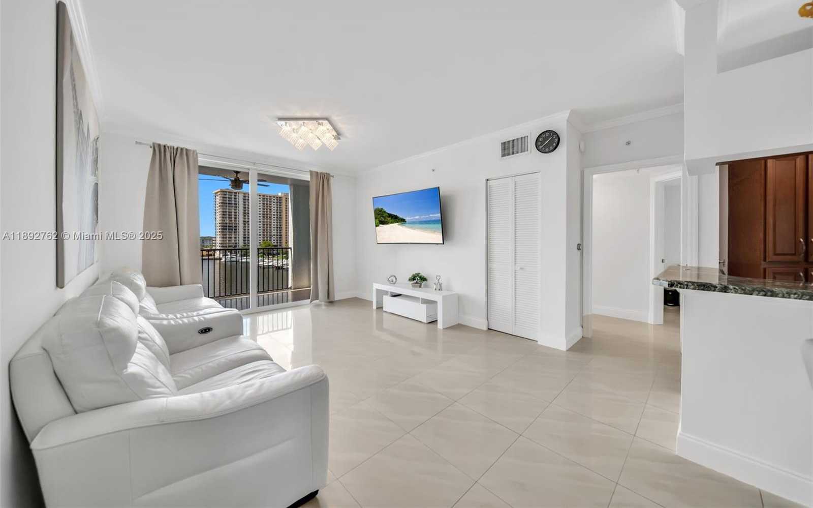 Small Image of 17150 NORTH BAY RD #2705, Sunny Isles Beach Number 4