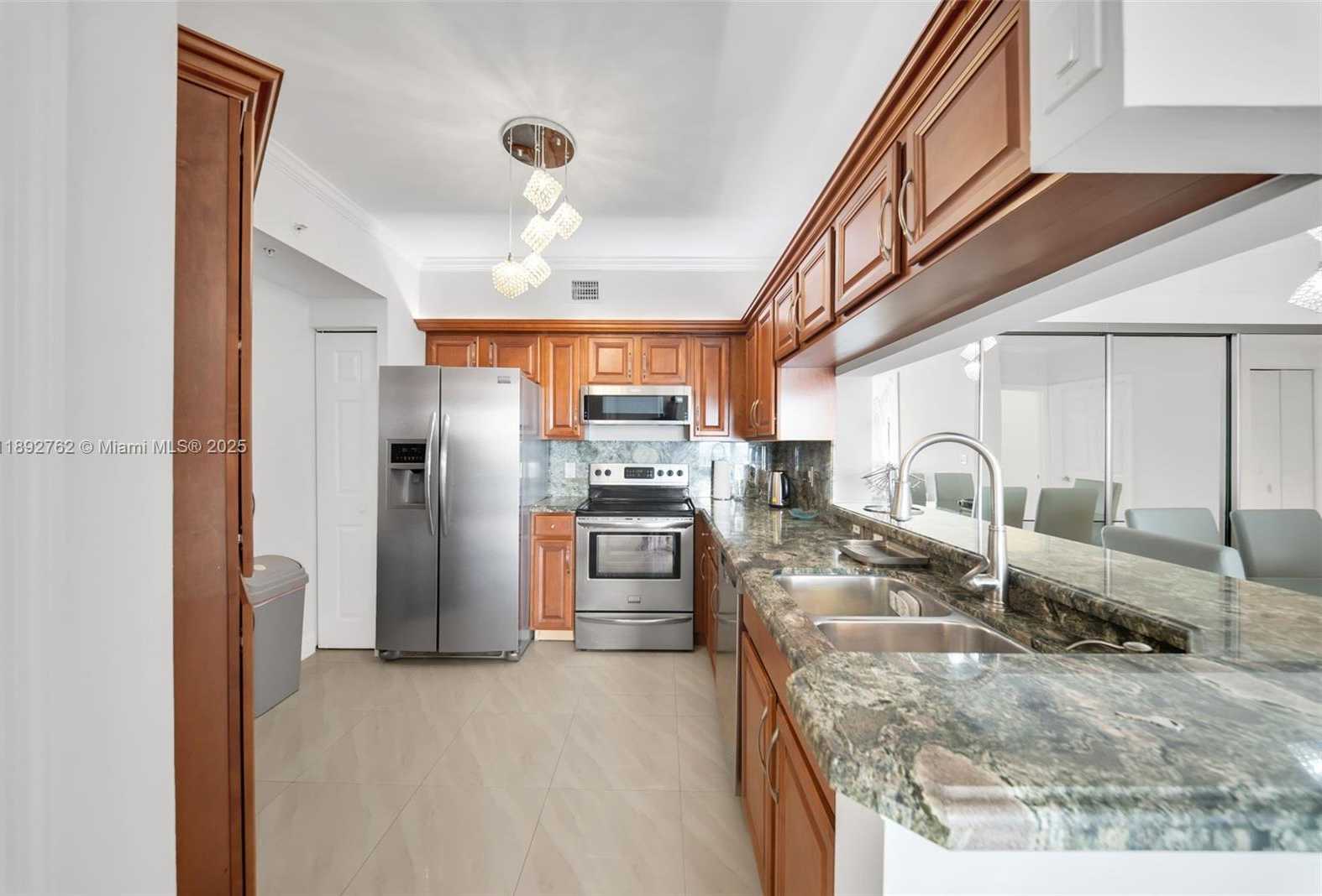 Small Image of 17150 NORTH BAY RD #2705, Sunny Isles Beach Number 8