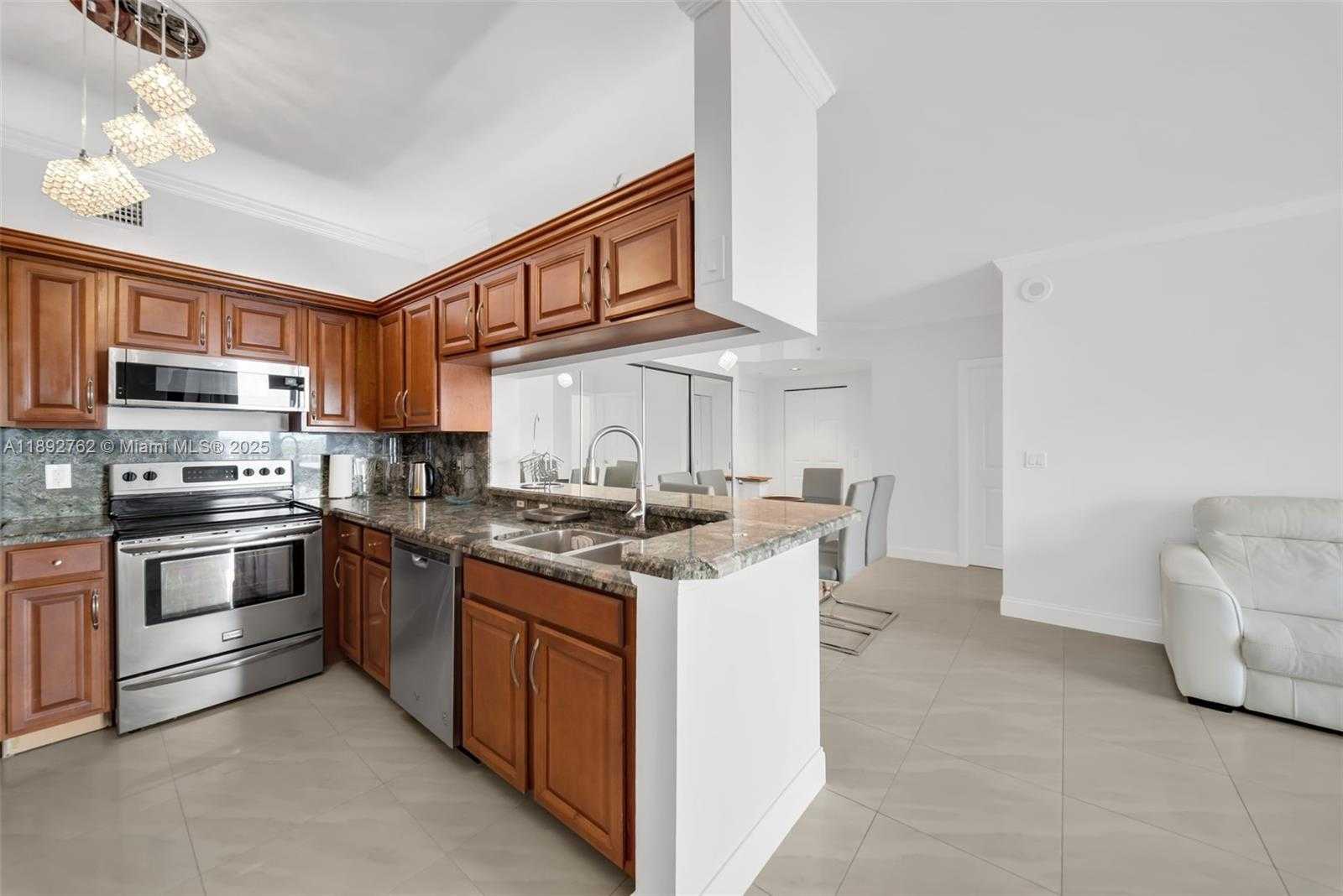 Small Image of 17150 NORTH BAY RD #2705, Sunny Isles Beach Number 9