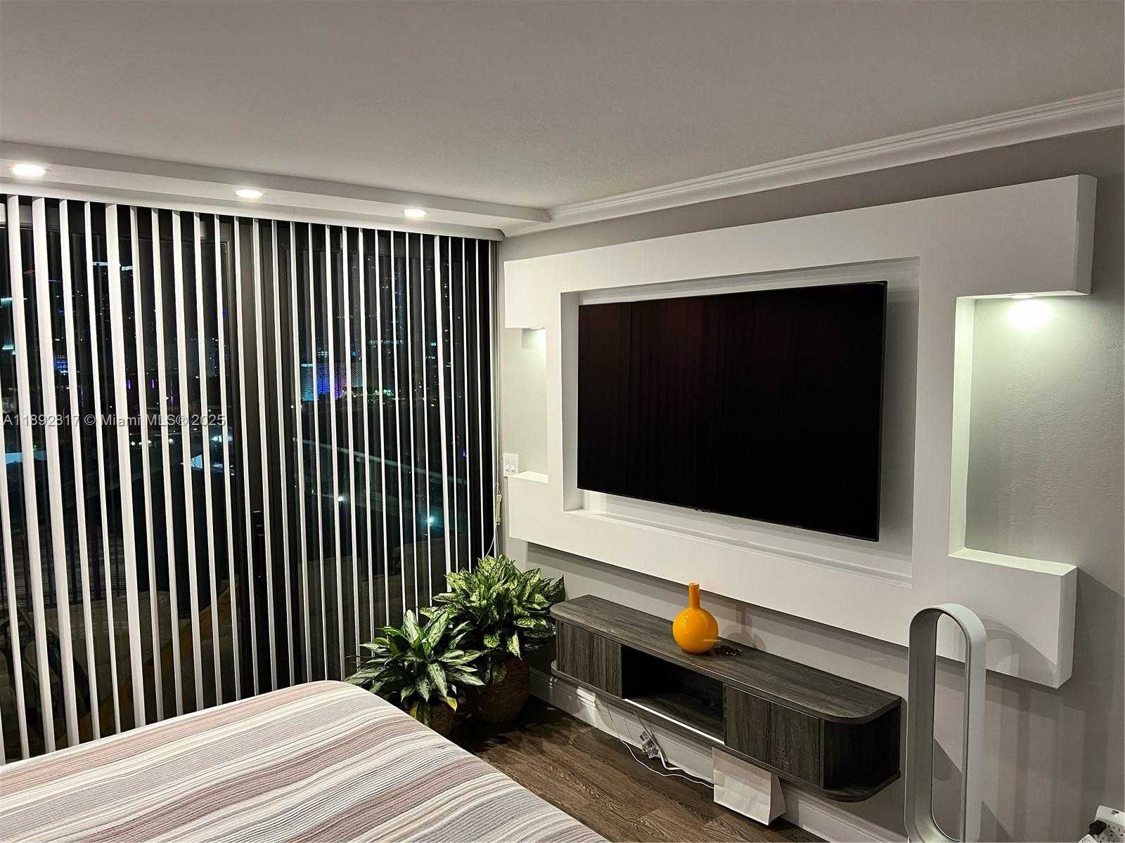 Small Image of 555 NORTH EAST 15TH ST #12J, Miami Number 5