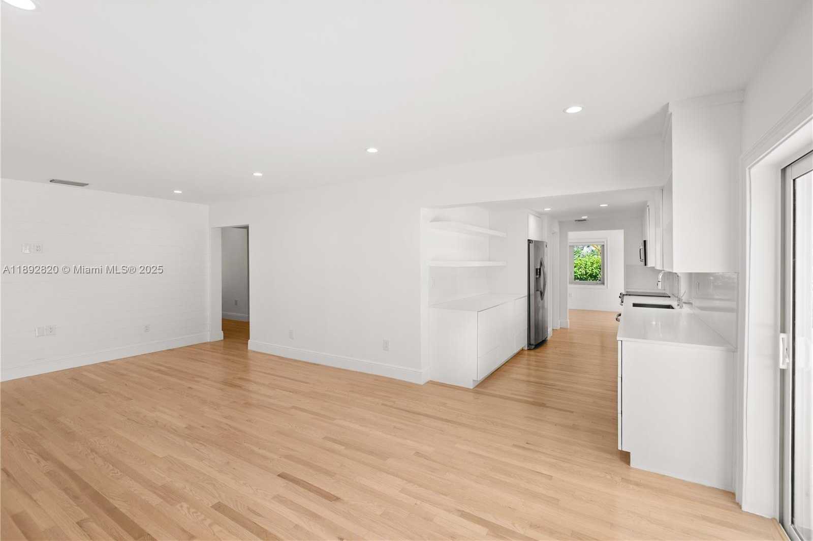 Small Image of 6270 MARLIN DR, Coral Gables Number 11