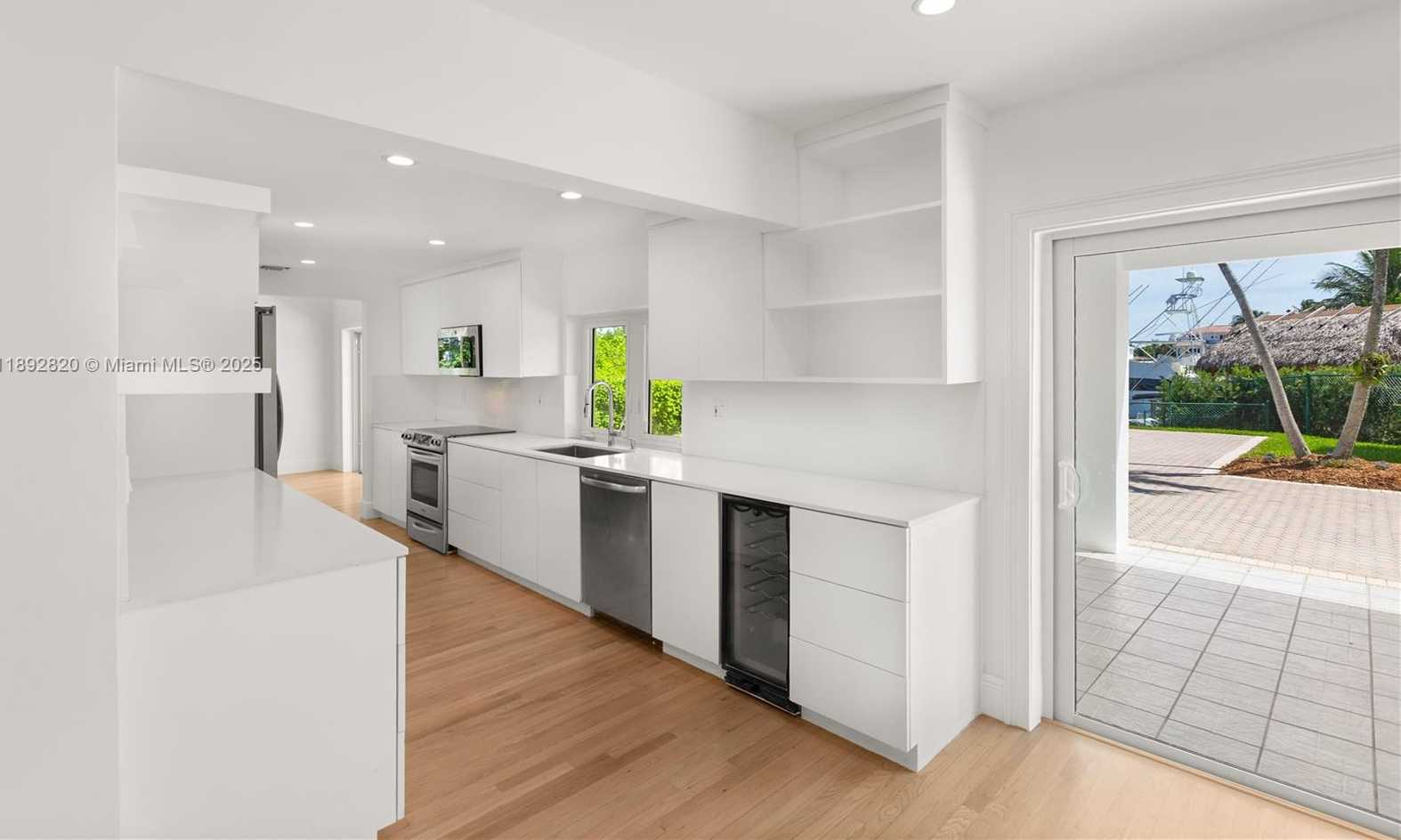 Small Image of 6270 MARLIN DR, Coral Gables Number 12