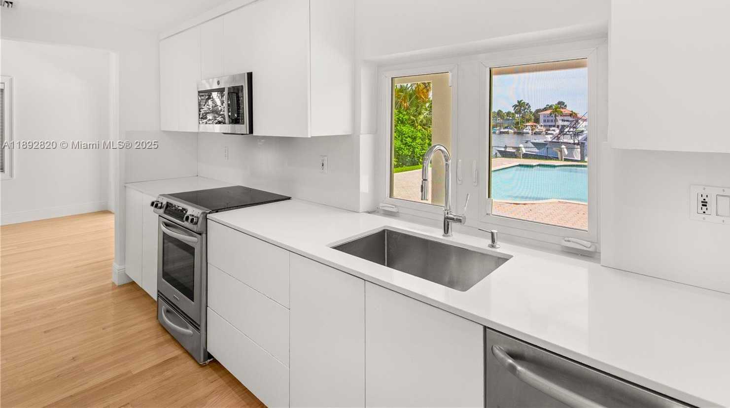 Small Image of 6270 MARLIN DR, Coral Gables Number 14