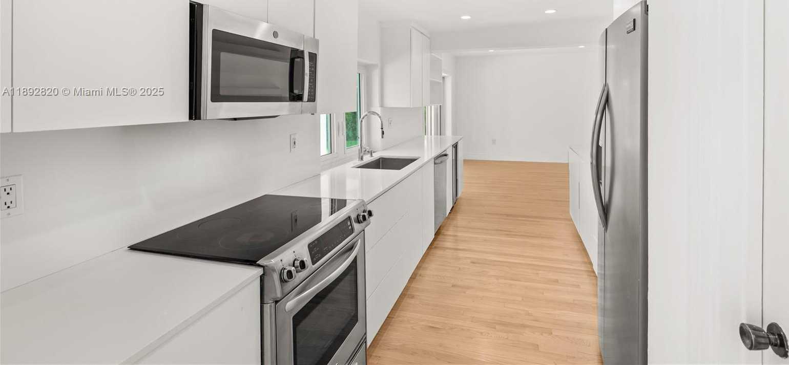 Small Image of 6270 MARLIN DR, Coral Gables Number 15