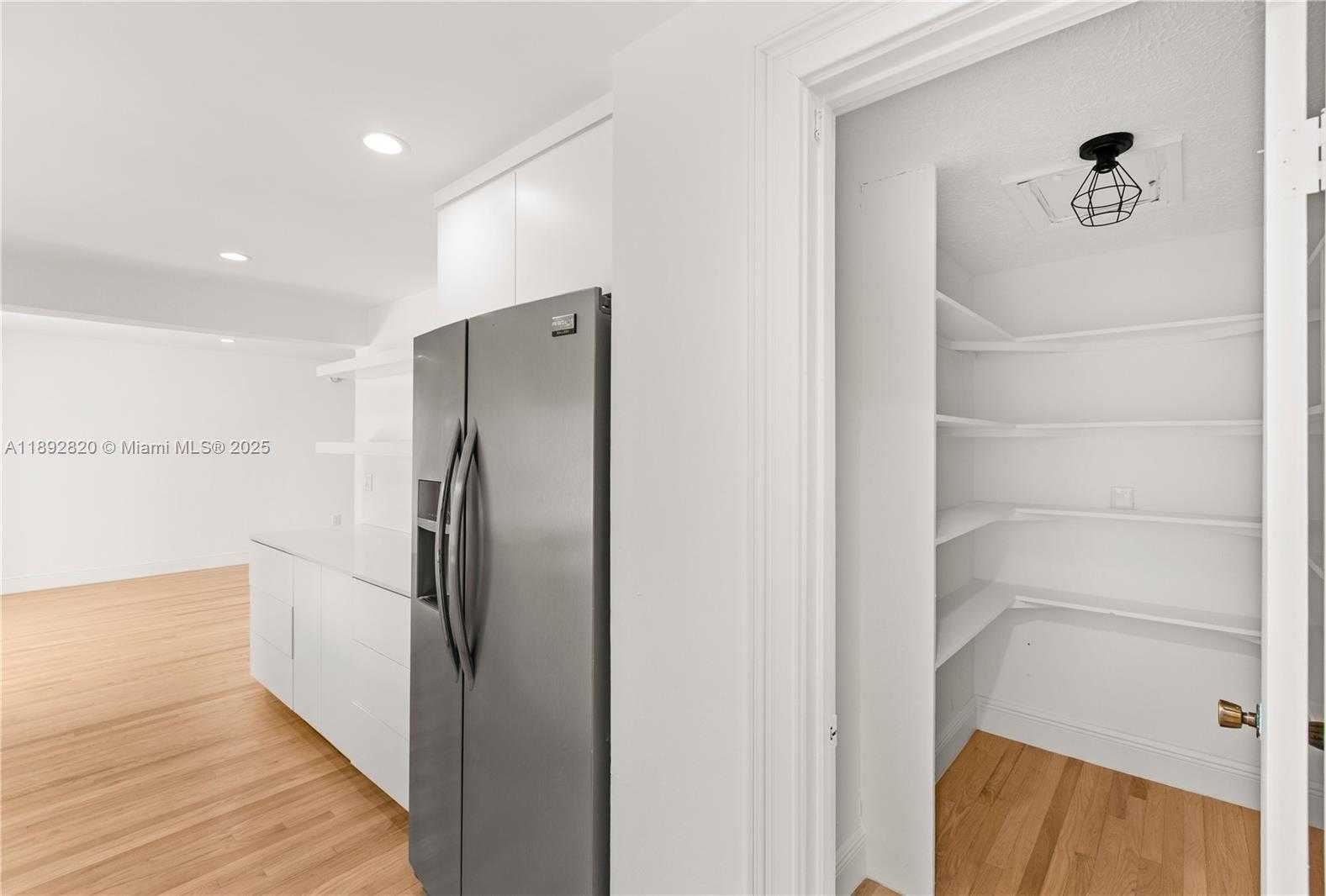 Small Image of 6270 MARLIN DR, Coral Gables Number 16