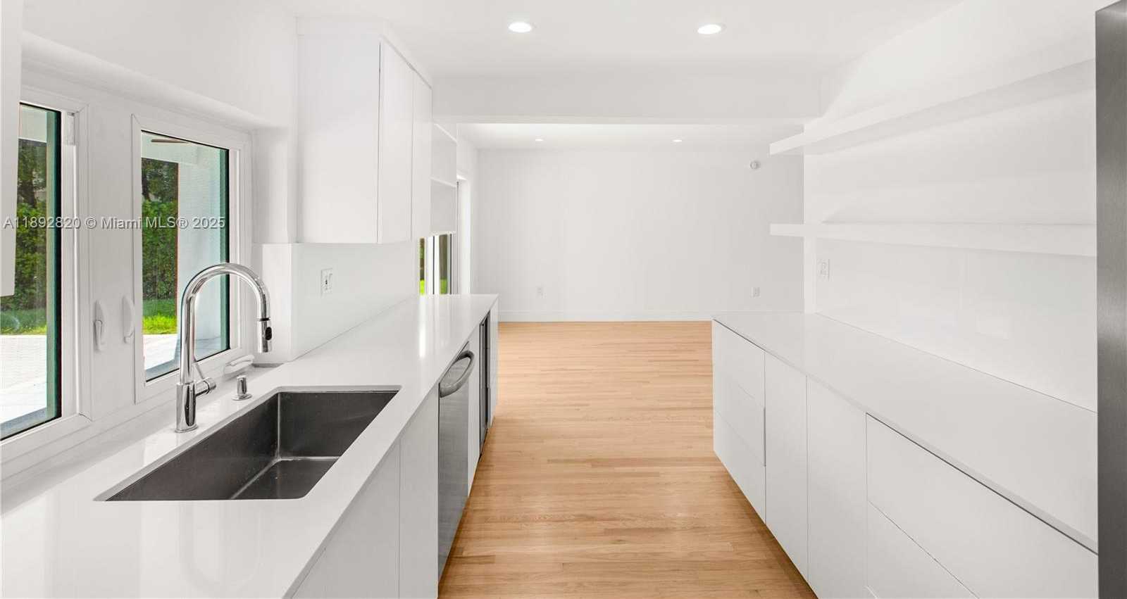 Small Image of 6270 MARLIN DR, Coral Gables Number 17