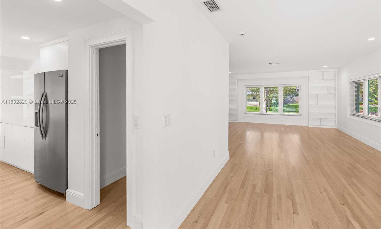 Small Image of 6270 MARLIN DR, Coral Gables Number 18