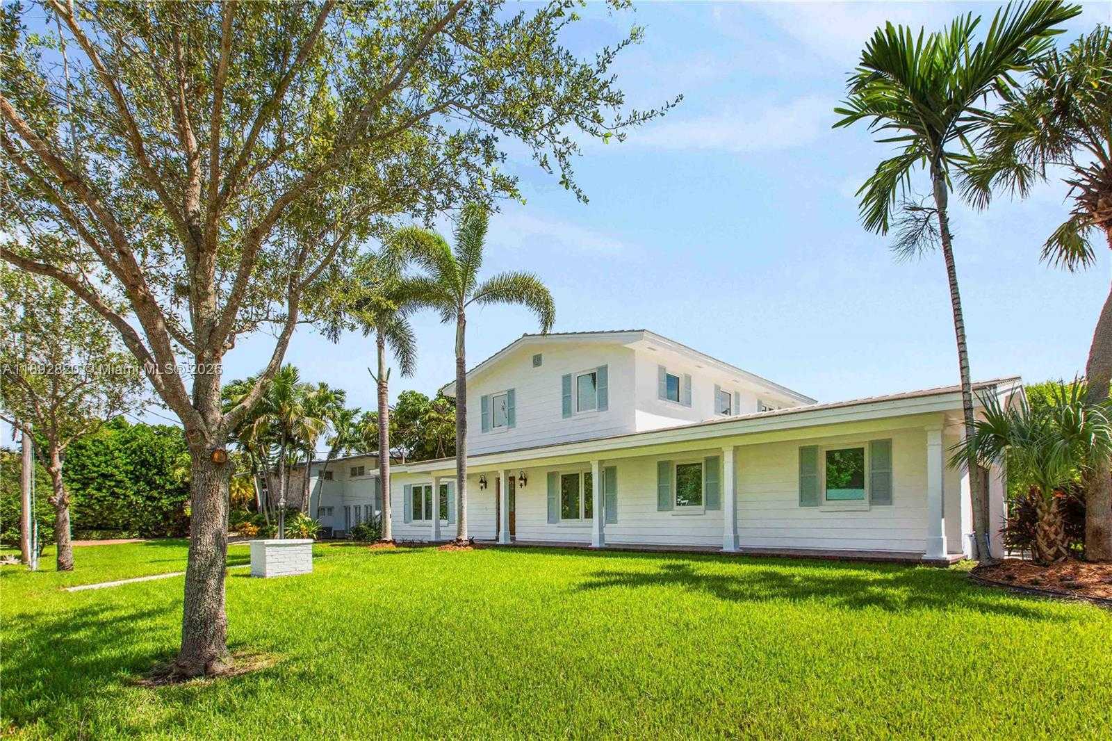 Small Image of 6270 MARLIN DR, Coral Gables Number 2