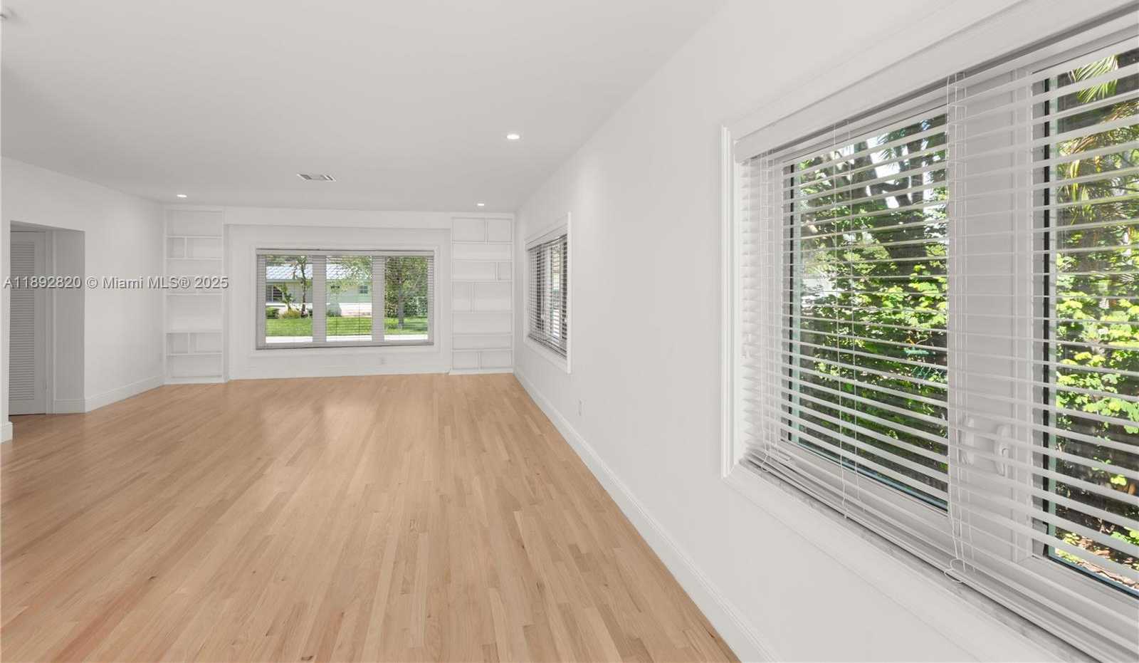 Small Image of 6270 MARLIN DR, Coral Gables Number 20