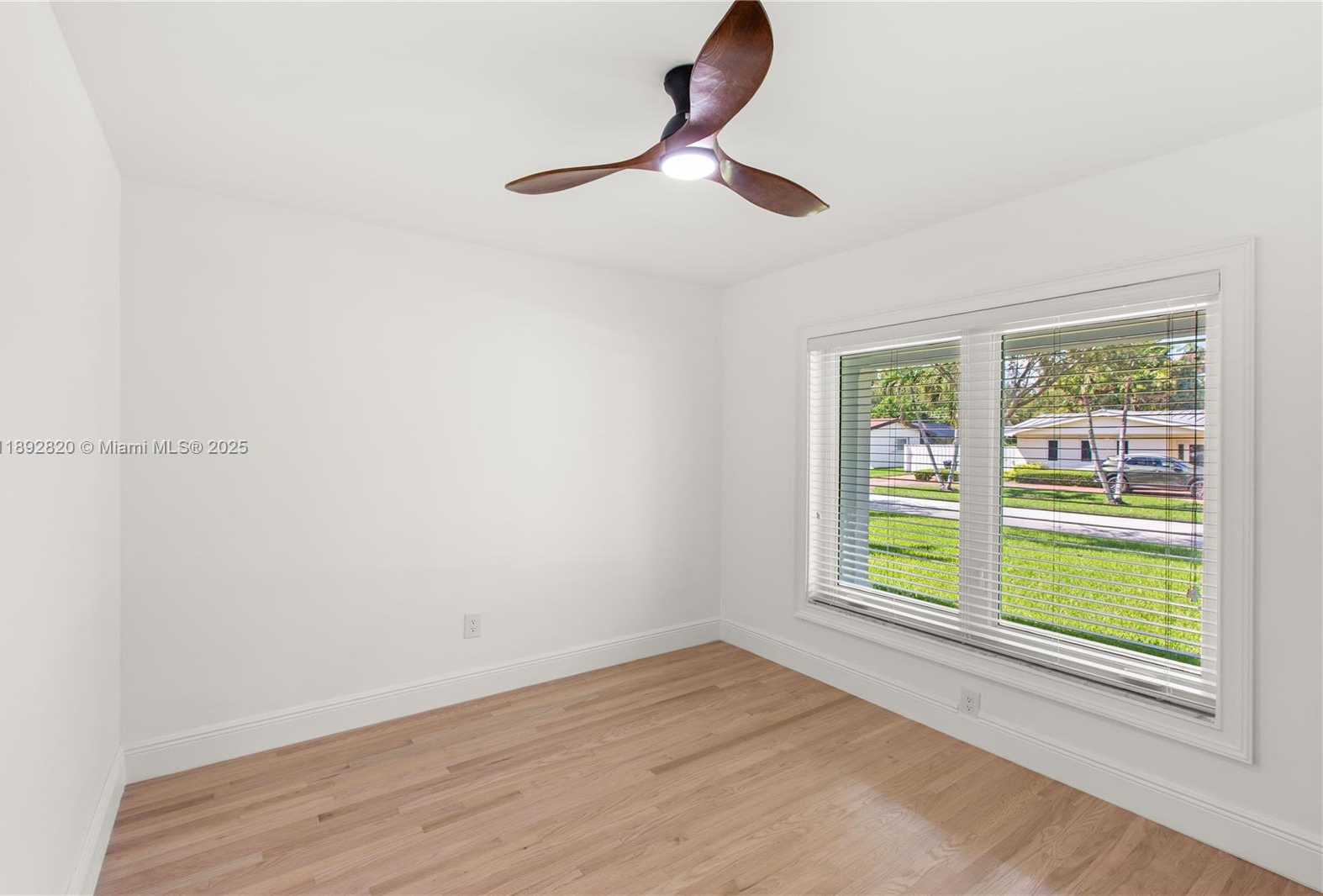 Small Image of 6270 MARLIN DR, Coral Gables Number 26