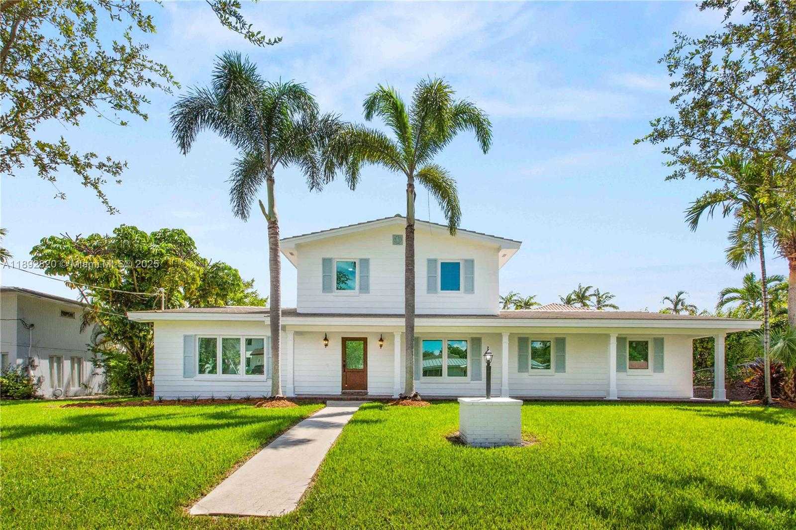 Small Image of 6270 MARLIN DR, Coral Gables Number 3