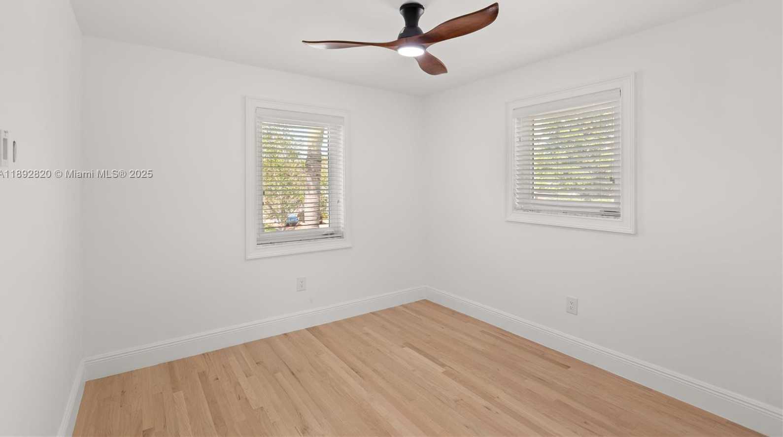 Small Image of 6270 MARLIN DR, Coral Gables Number 36