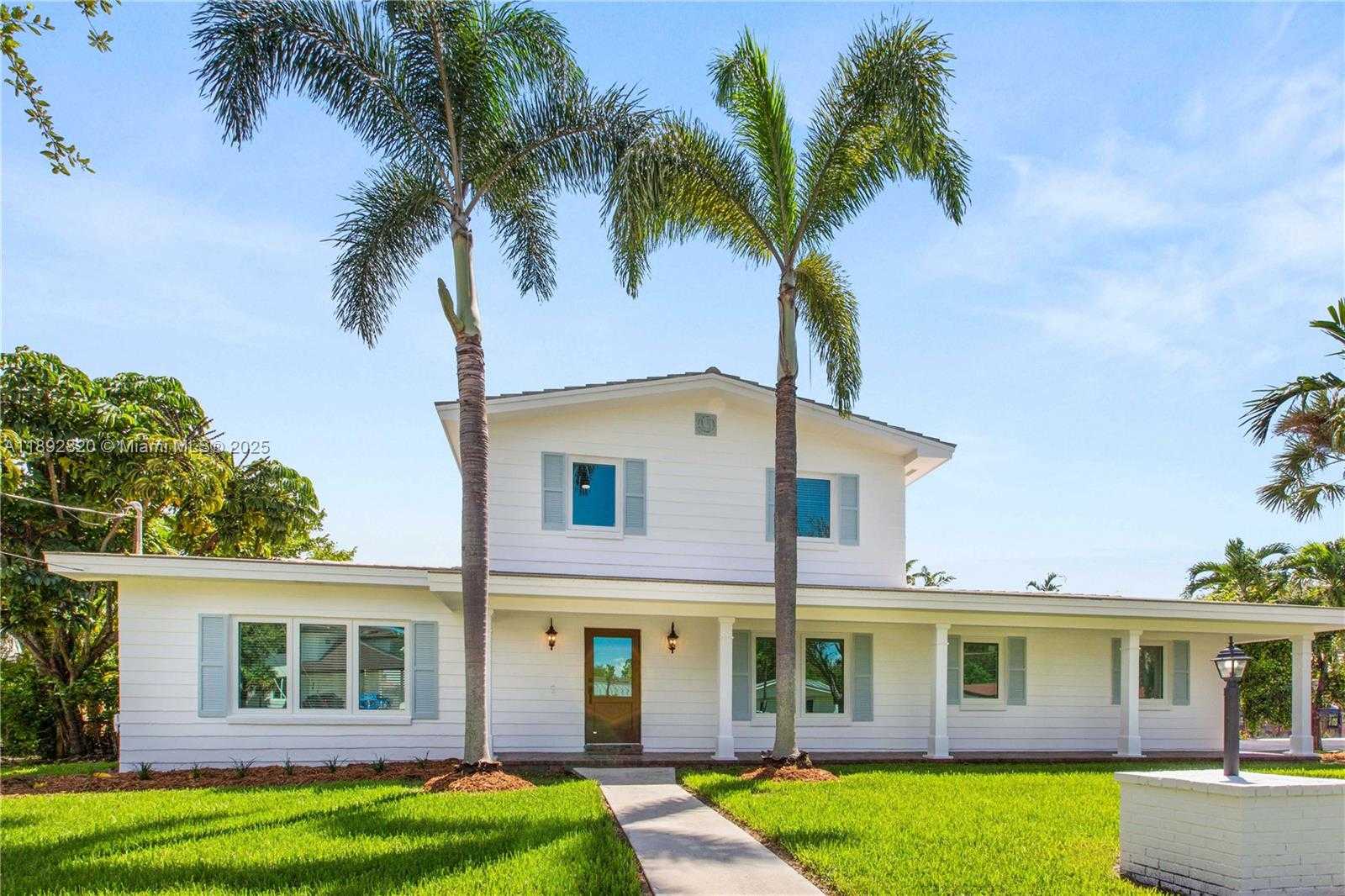 Small Image of 6270 MARLIN DR, Coral Gables Number 4