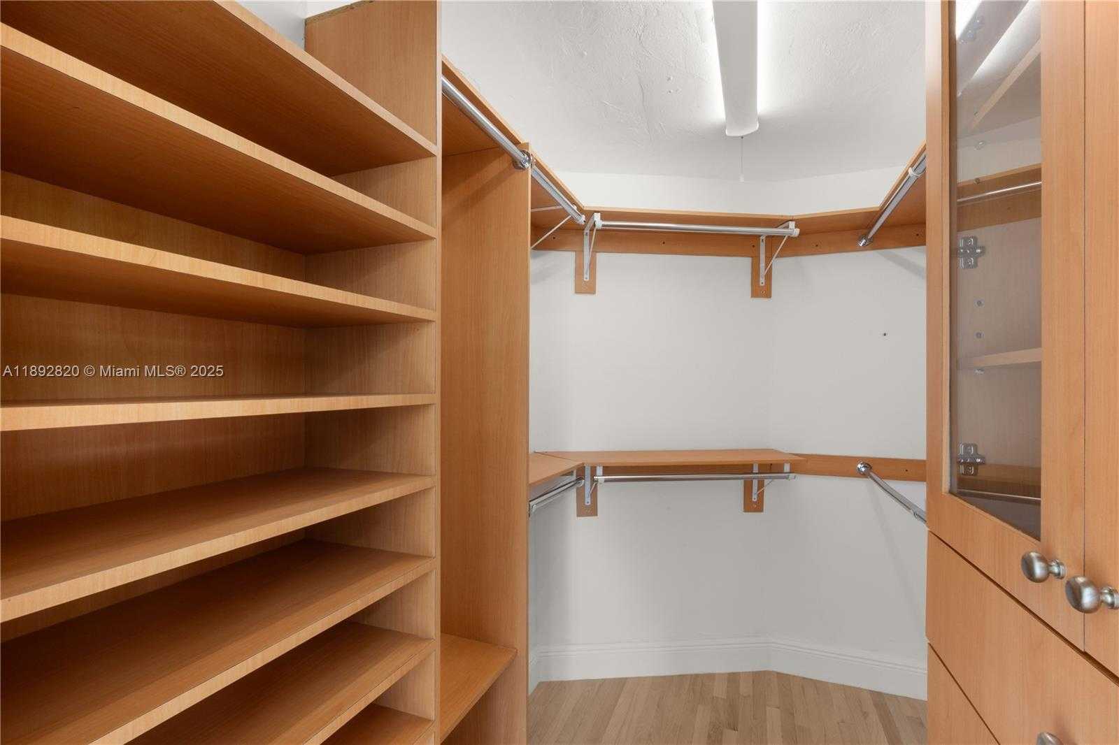 Small Image of 6270 MARLIN DR, Coral Gables Number 47