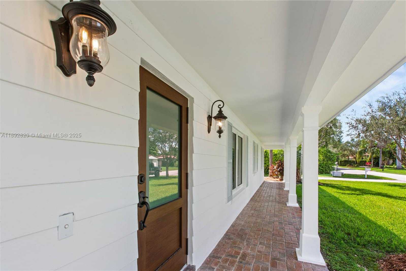 Small Image of 6270 MARLIN DR, Coral Gables Number 5