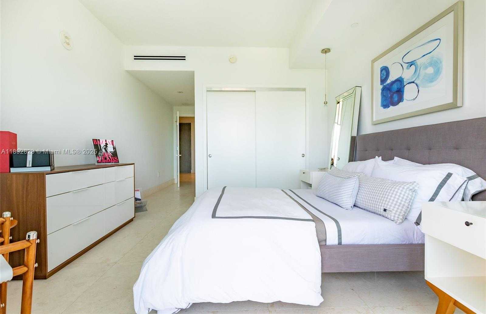 Small Image of 360 OCEAN DR #606S, Key Biscayne Number 24