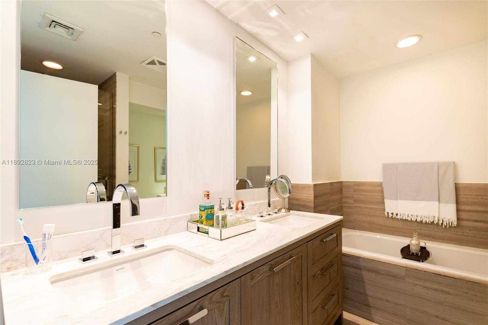 Small Image of 360 OCEAN DR #606S, Key Biscayne Number 30