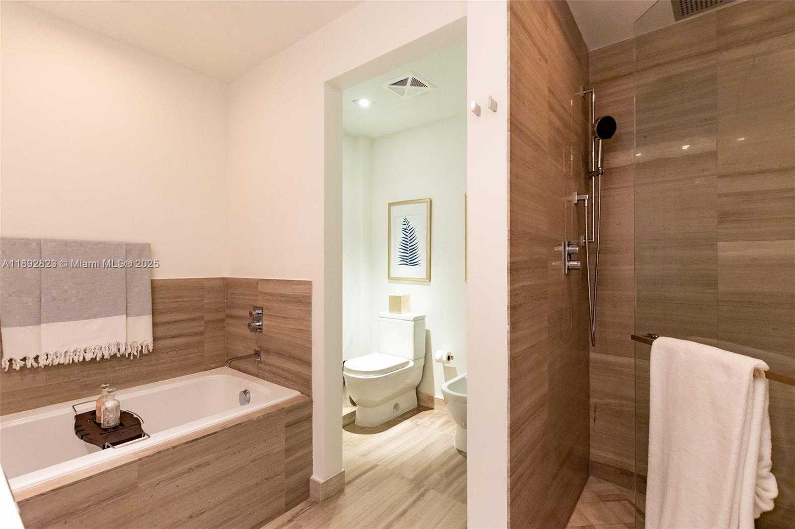 Small Image of 360 OCEAN DR #606S, Key Biscayne Number 31