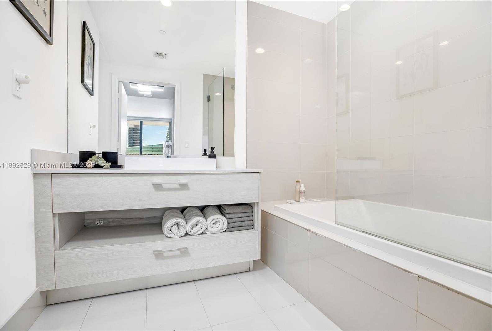 Small Image of 55 SOUTH WEST 9TH ST #3205, Miami Number 10