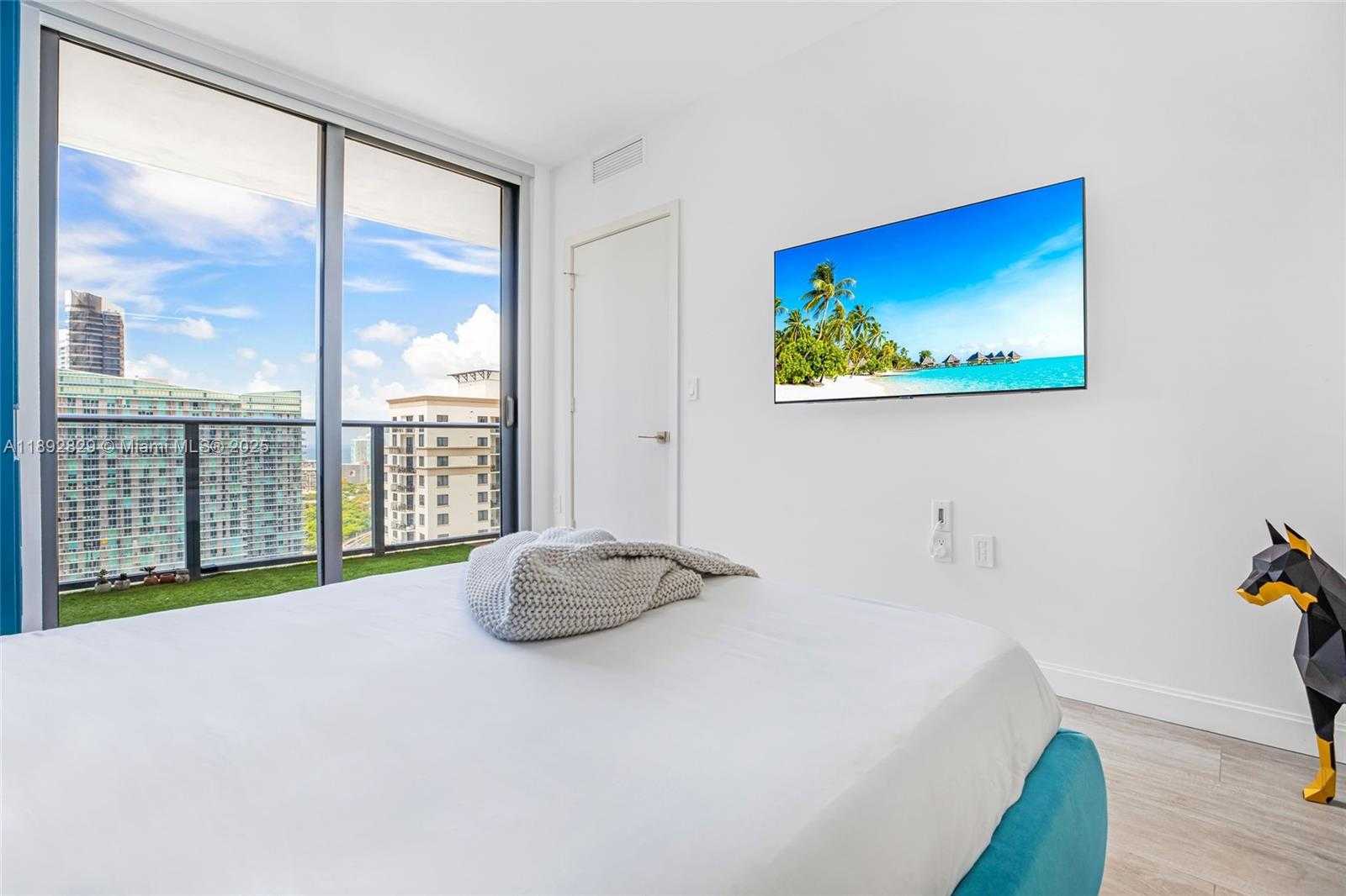 Small Image of 55 SOUTH WEST 9TH ST #3205, Miami Number 4