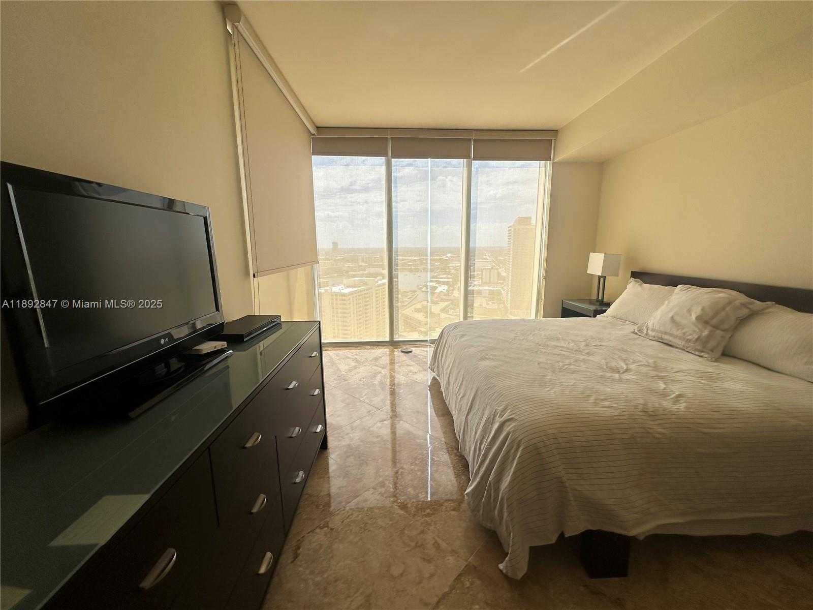 Small Image of 1800 SOUTH OCEAN DR #2707, Hallandale Beach Number 28