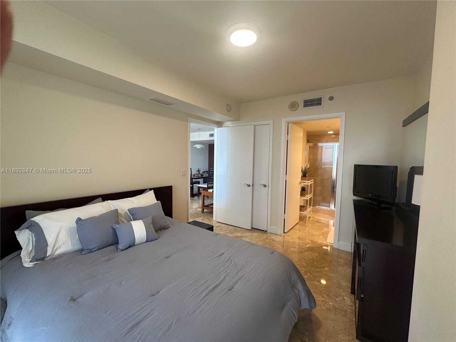 Small Image of 1800 SOUTH OCEAN DR #2707, Hallandale Beach Number 31