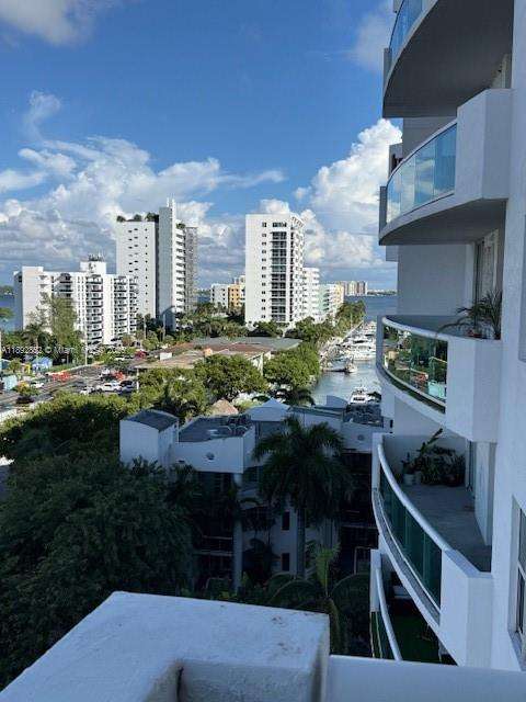 Small Image of 7900 HARBOR ISLAND DR #822, North Bay Village Number 31