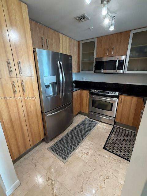 Small Image of 7900 HARBOR ISLAND DR #822, North Bay Village Number 4