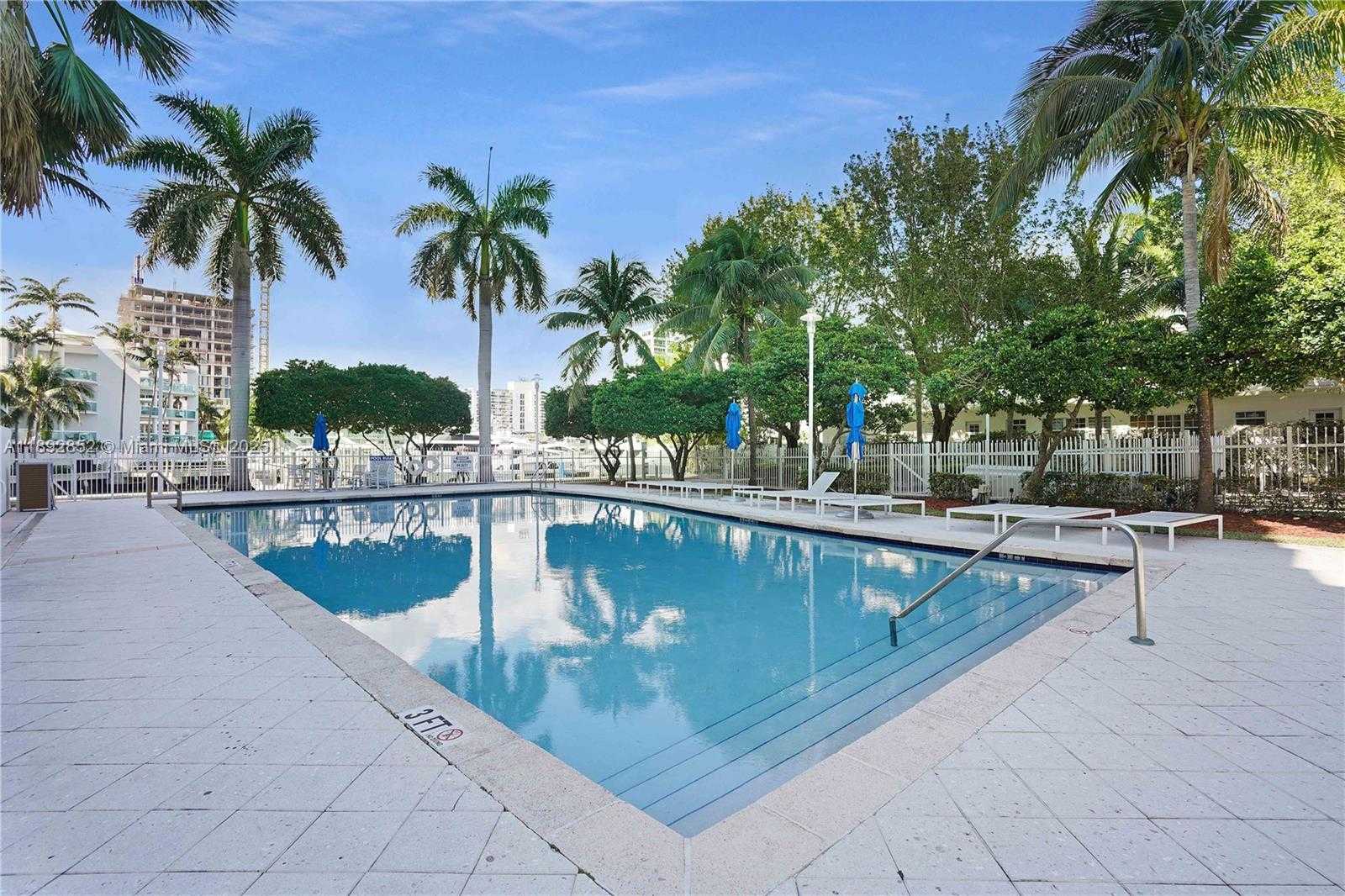 Small Image of 7900 HARBOR ISLAND DR #822, North Bay Village Number 6