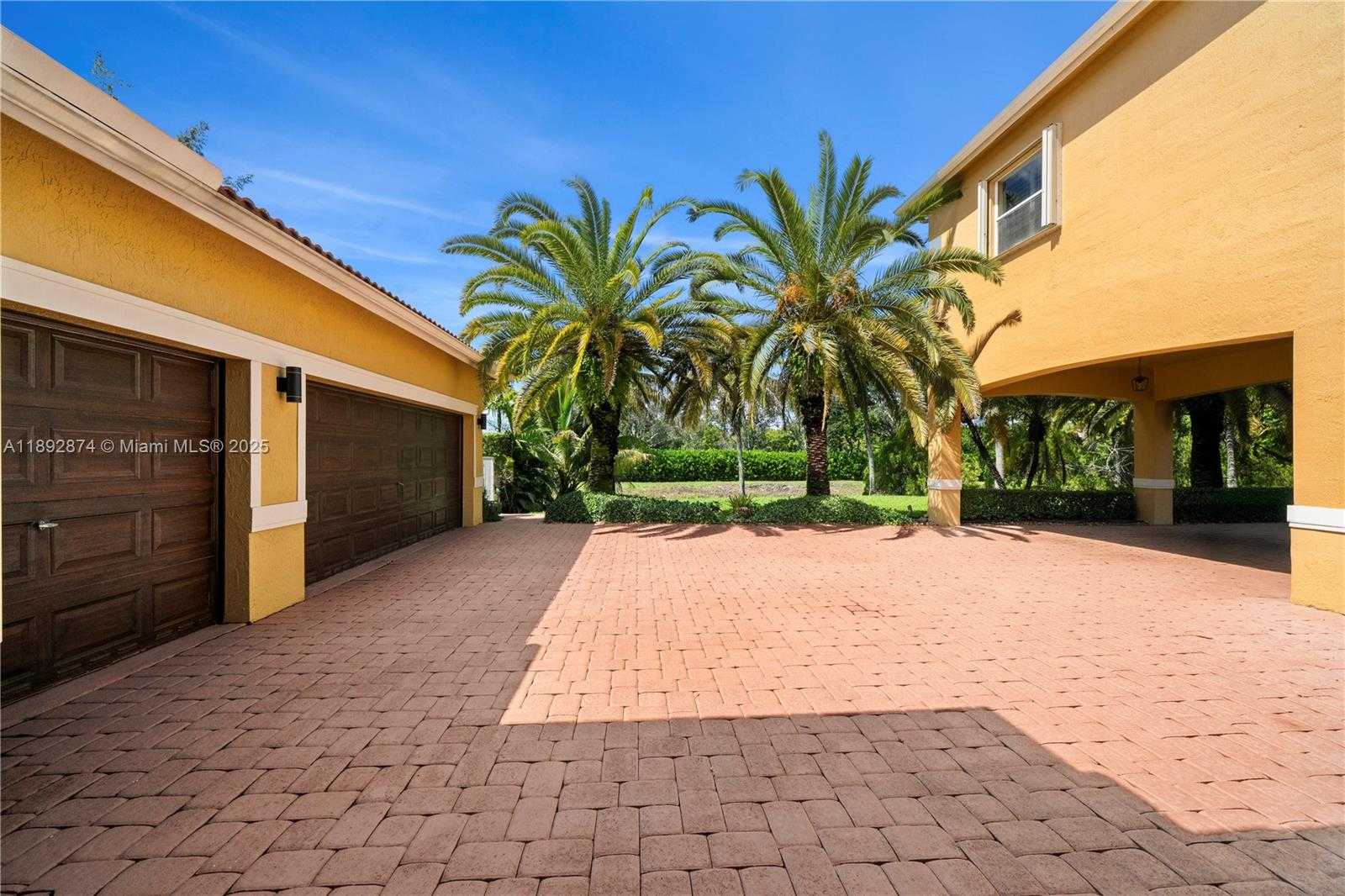 Small Image of 14130 SOUTH WEST 33RD CT, Davie Number 2