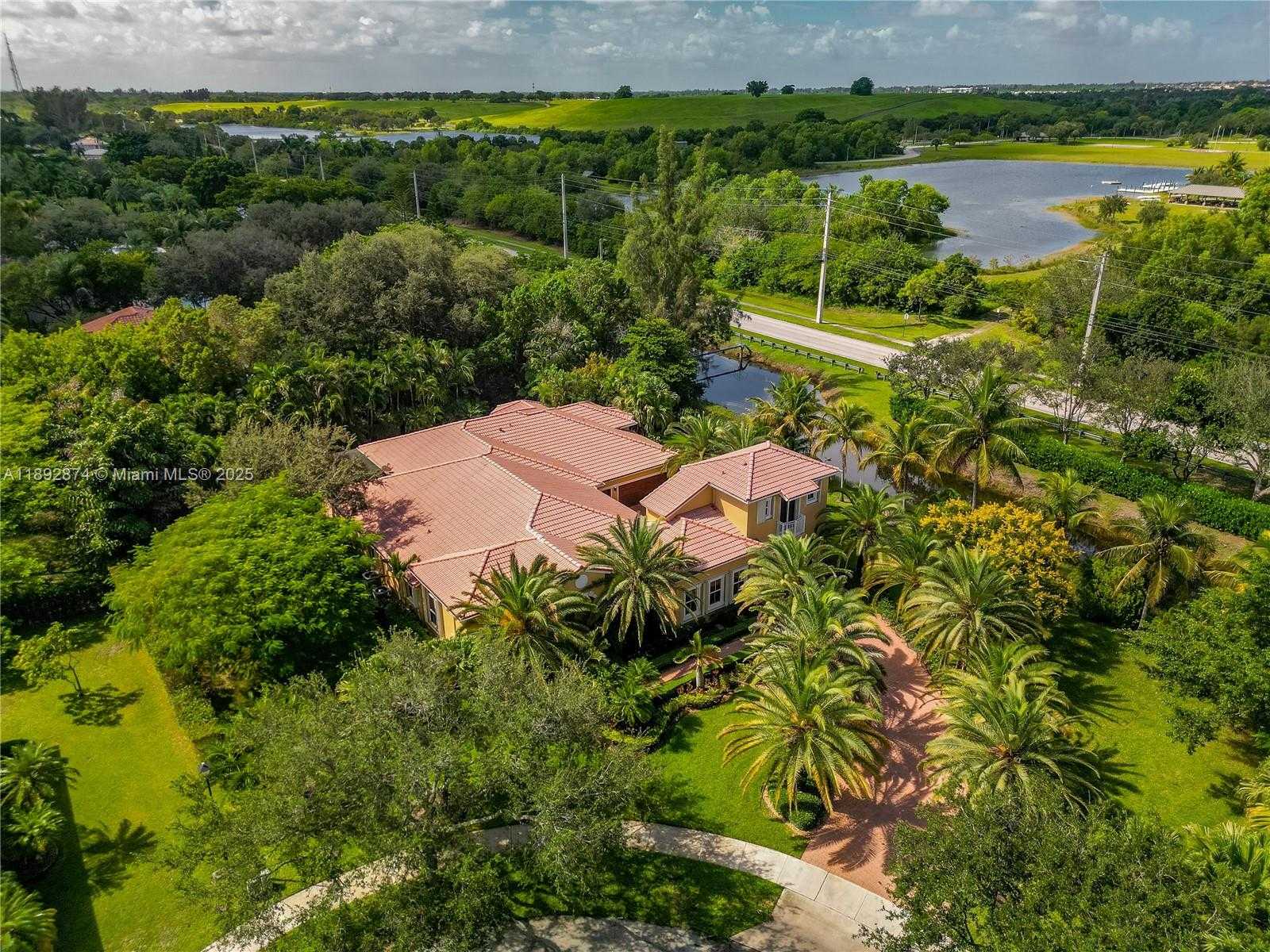 Small Image of 14130 SOUTH WEST 33RD CT, Davie Number 34