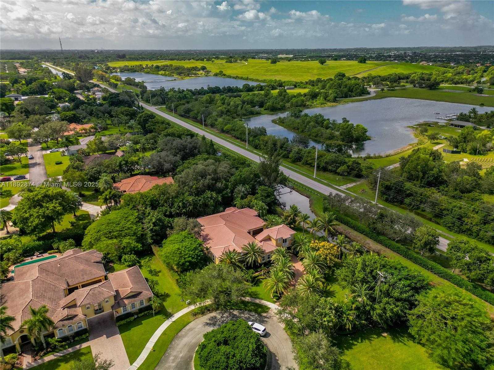 Small Image of 14130 SOUTH WEST 33RD CT, Davie Number 36