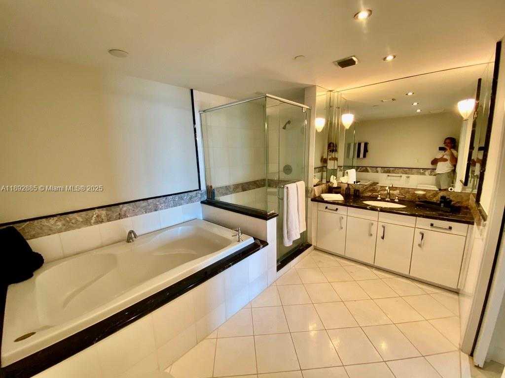 Small Image of 540 WEST AVE #2011, Miami Beach Number 19
