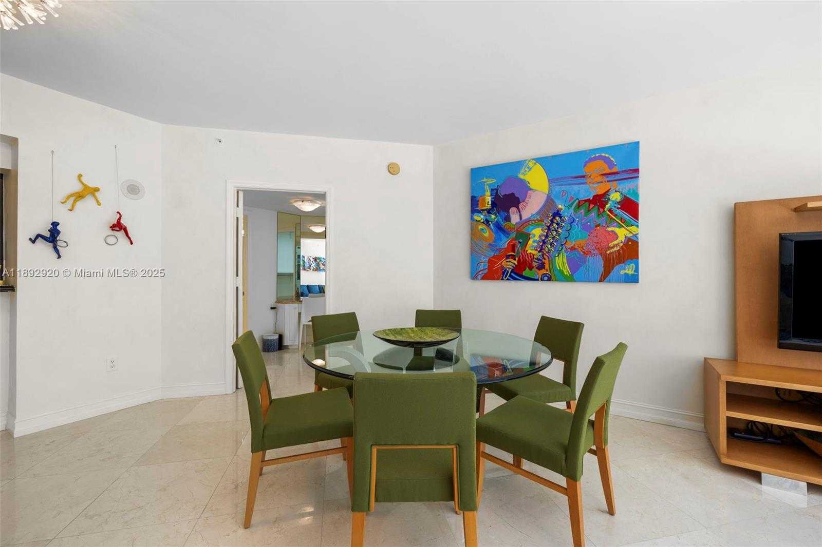 Small Image of Surfside Number 18