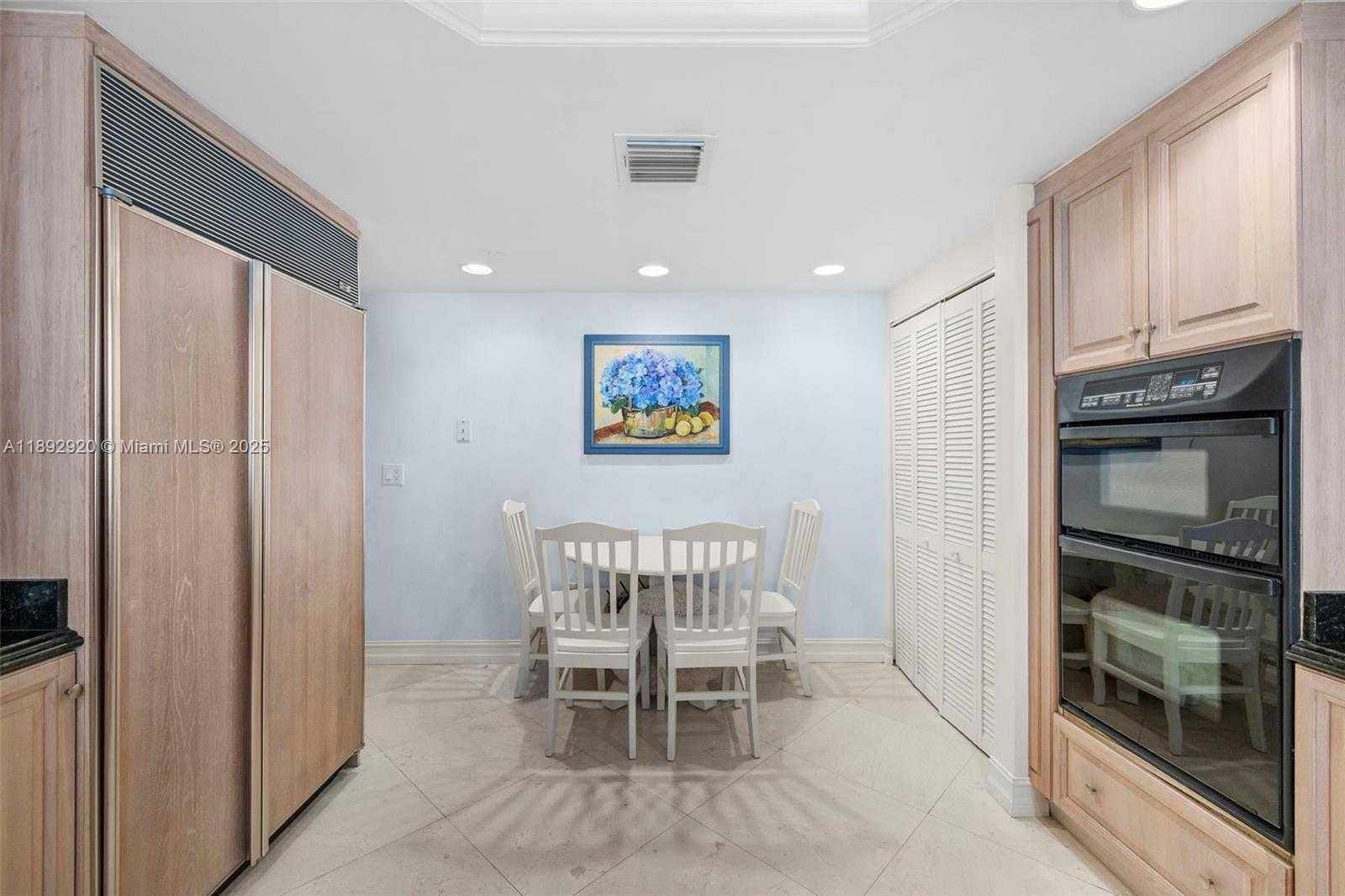 Small Image of Surfside Number 24