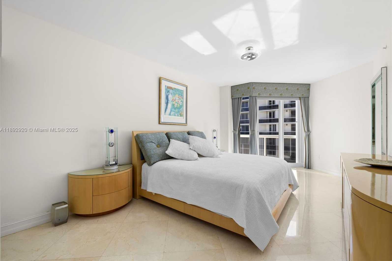 Small Image of Surfside Number 30