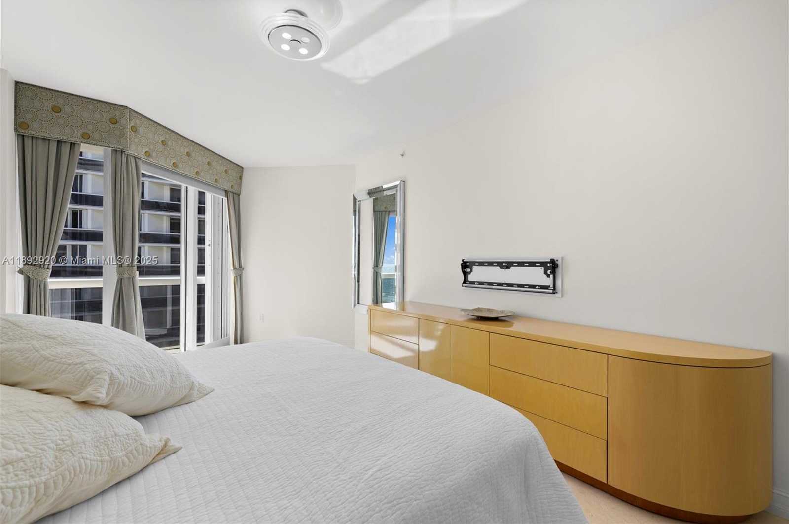 Small Image of Surfside Number 31