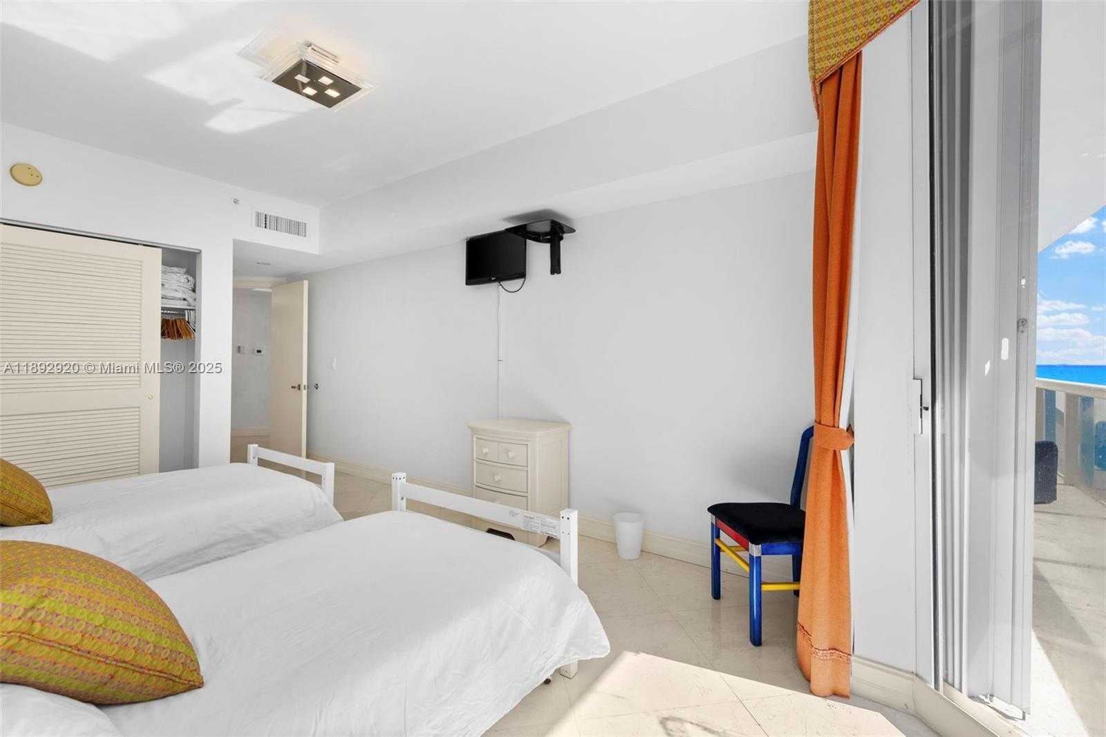 Small Image of Surfside Number 37