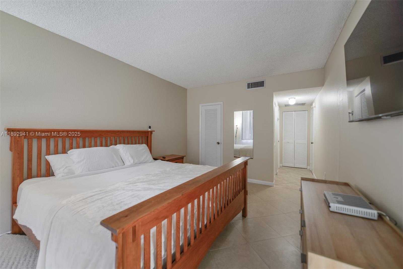 Small Image of 1980 SOUTH OCEAN DR #4L, Hallandale Beach Number 12