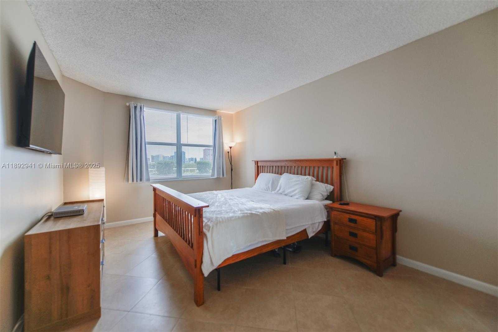 Small Image of 1980 SOUTH OCEAN DR #4L, Hallandale Beach Number 18