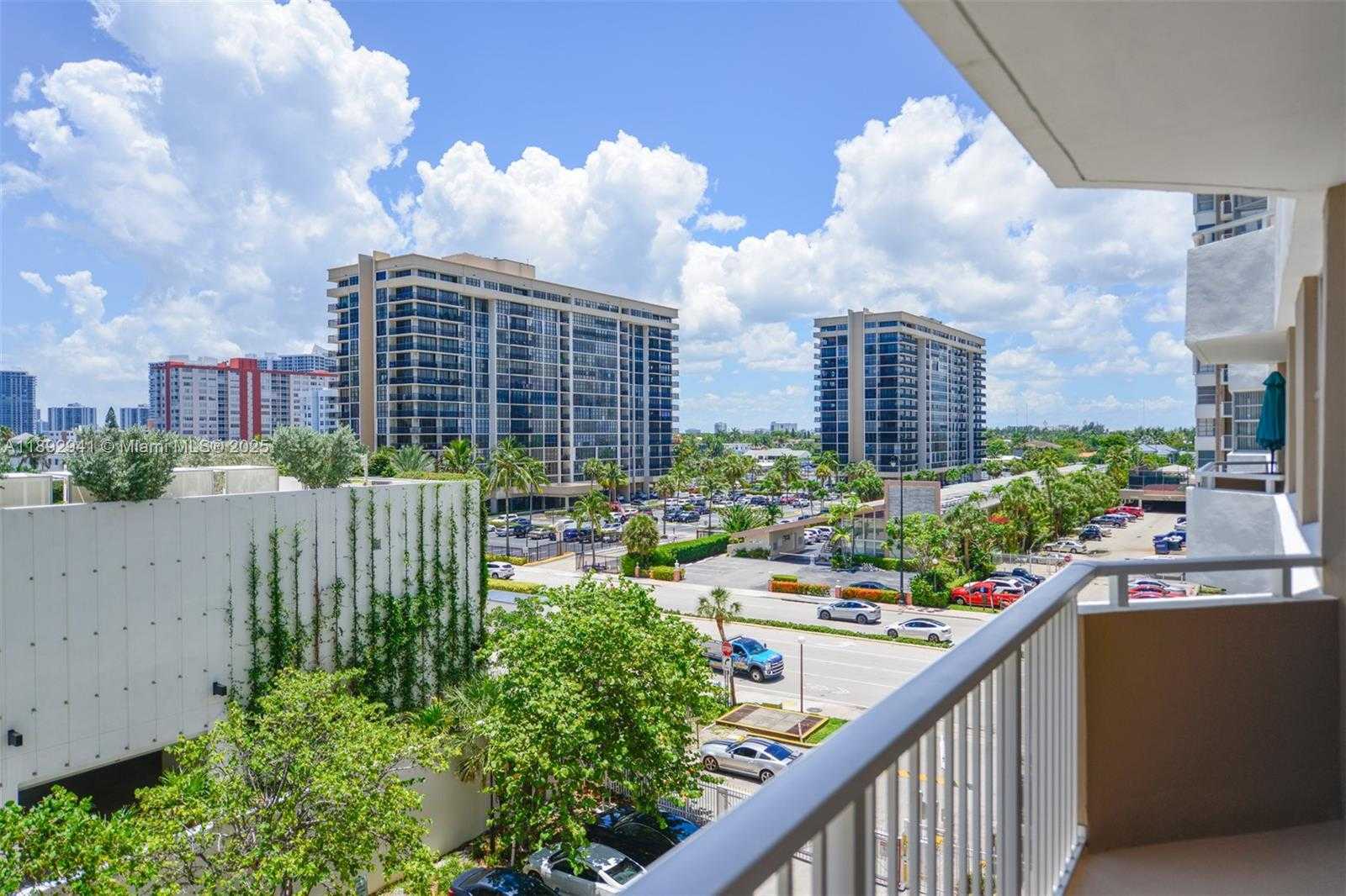 Small Image of 1980 SOUTH OCEAN DR #4L, Hallandale Beach Number 3