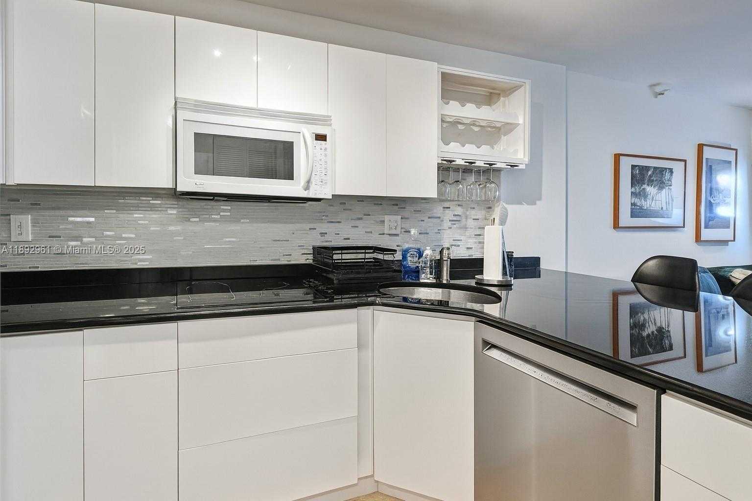 Small Image of 1035 WEST AVE #707, Miami Beach Number 3
