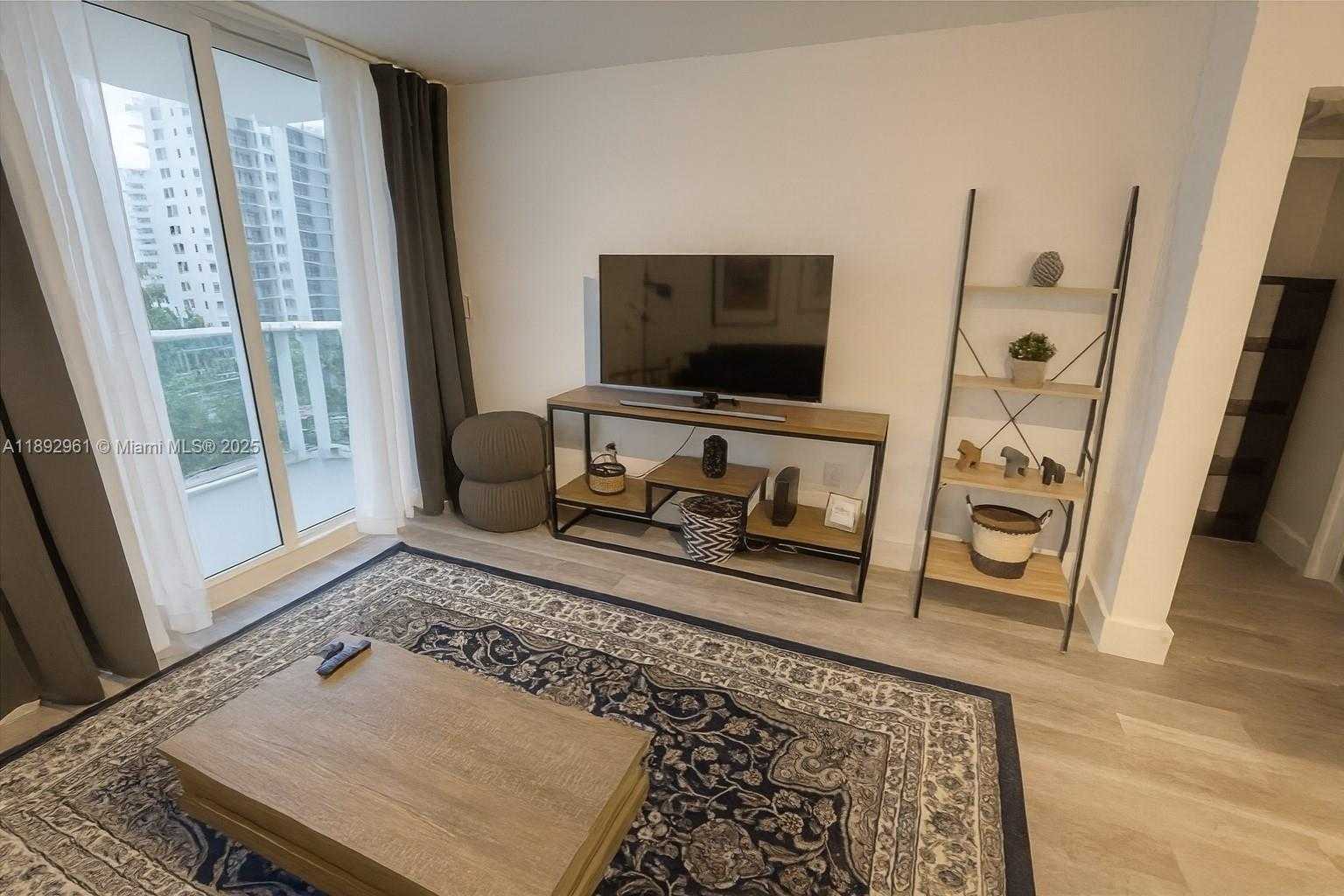 Small Image of 1035 WEST AVE #707, Miami Beach Number 6