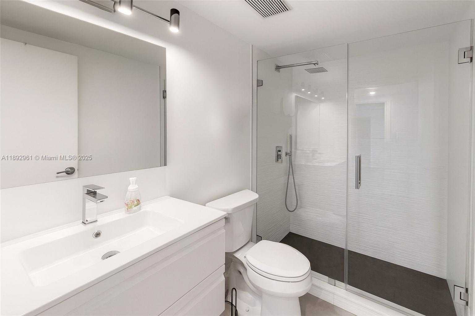 Small Image of 1035 WEST AVE #707, Miami Beach Number 7