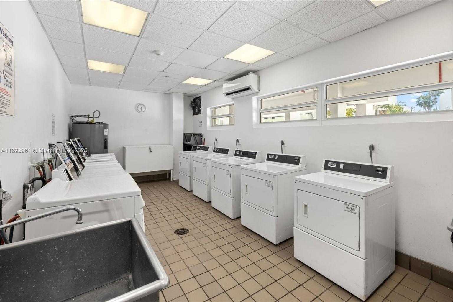 Small Image of 1035 WEST AVE #707, Miami Beach Number 9
